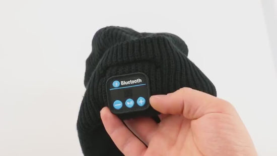 Wireless bluetooth knitted hat calls